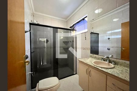 Casa à venda com 380m², 3 quartos e 3 vagasBanheiro da Suíte 3