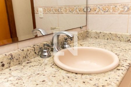 Casa à venda com 380m², 3 quartos e 3 vagasBanheiro da Suíte 2