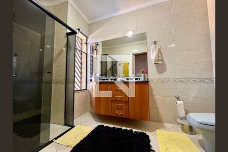 Casa à venda com 380m², 3 quartos e 3 vagasBanheiro da Suíte 1