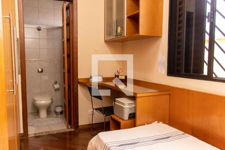 Casa à venda com 380m², 3 quartos e 3 vagasSuíte 2