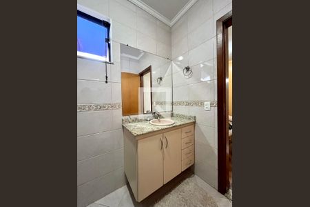 Casa à venda com 380m², 3 quartos e 3 vagasBanheiro da Suíte 3