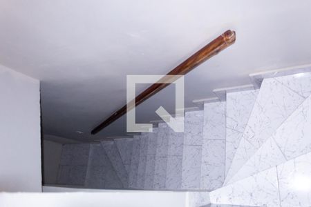 Escadas de casa para alugar com 2 quartos, 85m² em Jardim Maria Amelia, Jacareí