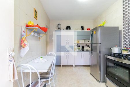 Casa à venda com 250m², 4 quartos e 2 vagas Casa à venda com 250m², 4 quartos e 2 vagasCasa 2 - Cozinha