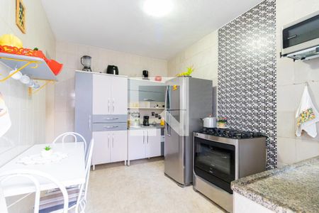 Casa à venda com 250m², 4 quartos e 2 vagas Casa à venda com 250m², 4 quartos e 2 vagasCasa 2 - Cozinha