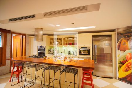 Cozinha de apartamento para alugar com 3 quartos, 240m² em Bela Vista, Porto Alegre