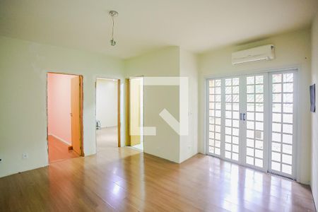 Sala de casa para alugar com 3 quartos, 110m² em Chácara Agrindus, Taboão da Serra