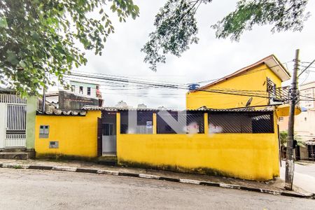 Casa para alugar com 110m², 3 quartos e 1 vaga Casa para alugar com 110m², 3 quartos e 1 vagaFachada