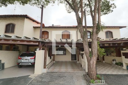 Casa de condomínio para alugar com 200m², 3 quartos e 2 vagas Casa de condomínio para alugar com 200m², 3 quartos e 2 vagasFachada