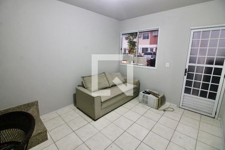 Sala de casa para alugar com 2 quartos, 70m² em Vargem Grande, Rio de Janeiro