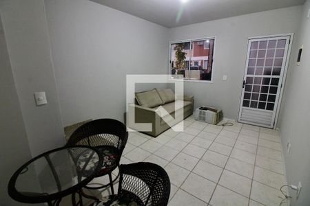 Sala de casa para alugar com 2 quartos, 70m² em Vargem Grande, Rio de Janeiro