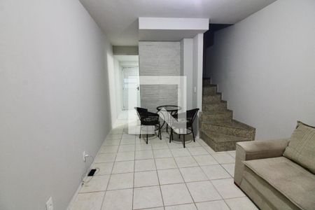Sala de casa para alugar com 2 quartos, 70m² em Vargem Grande, Rio de Janeiro