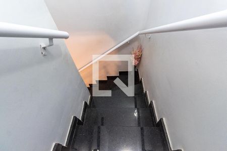 Casa de condomínio à venda com 85m², 3 quartos e 2 vagasEscada