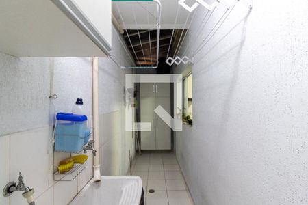 Casa de condomínio à venda com 85m², 3 quartos e 2 vagasLavanderia