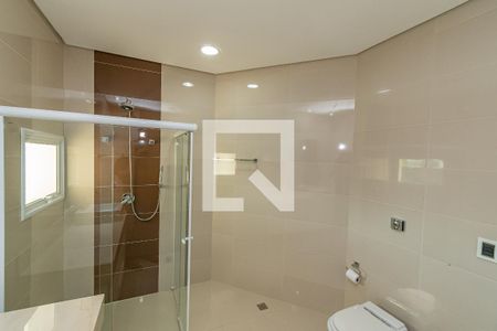 Casa de condomínio à venda com 338m², 3 quartos e 5 vagasBanheiro da Suíte 1