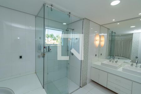 Casa de condomínio à venda com 338m², 3 quartos e 5 vagasBanheiro da Suíte 3