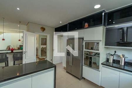 Casa de condomínio à venda com 338m², 3 quartos e 5 vagasCozinha 