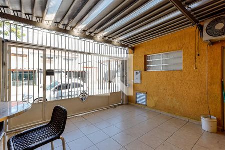 Casa à venda com 141m², 4 quartos e 2 vagas Casa à venda com 141m², 4 quartos e 2 vagasGaragem