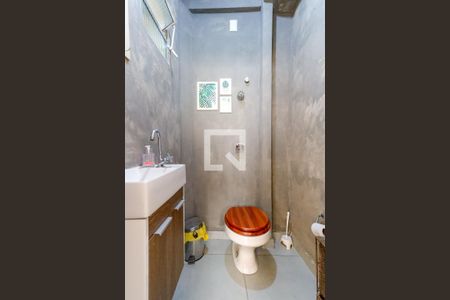 Casa à venda com 141m², 4 quartos e 2 vagas Casa à venda com 141m², 4 quartos e 2 vagasBanheiro de Serviço