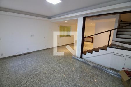Casa de condomínio à venda com 220m², 4 quartos e 1 vaga Casa de condomínio à venda com 220m², 4 quartos e 1 vagaSala