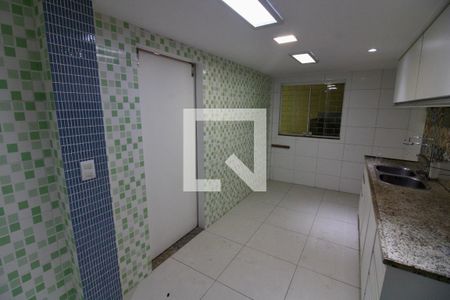 Casa de condomínio à venda com 220m², 4 quartos e 1 vaga Casa de condomínio à venda com 220m², 4 quartos e 1 vagaCozinha