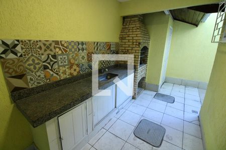 Casa de condomínio à venda com 220m², 4 quartos e 1 vaga Casa de condomínio à venda com 220m², 4 quartos e 1 vagaChurrasqueira