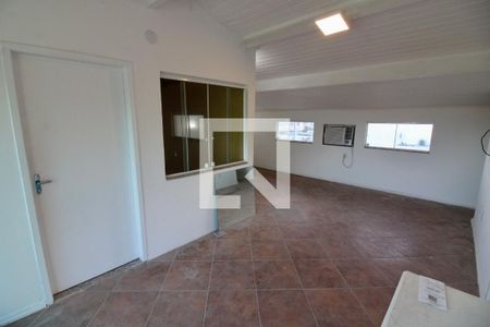 Casa de condomínio à venda com 220m², 4 quartos e 1 vaga Casa de condomínio à venda com 220m², 4 quartos e 1 vagaHall social