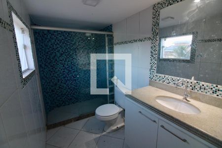 Casa de condomínio à venda com 220m², 4 quartos e 1 vaga Casa de condomínio à venda com 220m², 4 quartos e 1 vagaBanheiro da Suíte 2