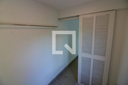 Closet do quarto 1 de casa de condomínio para alugar com 4 quartos, 220m² em Vargem Pequena, Rio de Janeiro