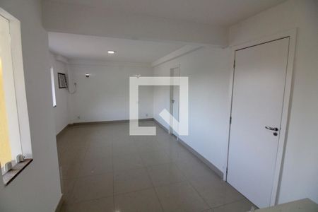 Casa de condomínio à venda com 220m², 4 quartos e 1 vaga Casa de condomínio à venda com 220m², 4 quartos e 1 vagaSuite 1