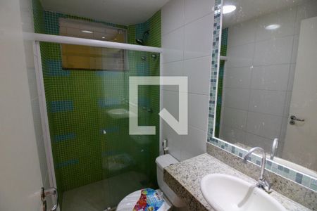 Casa de condomínio à venda com 220m², 4 quartos e 1 vaga Casa de condomínio à venda com 220m², 4 quartos e 1 vagaBanheiro Social 2