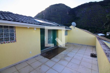 Casa de condomínio à venda com 220m², 4 quartos e 1 vaga Casa de condomínio à venda com 220m², 4 quartos e 1 vagaTerraço