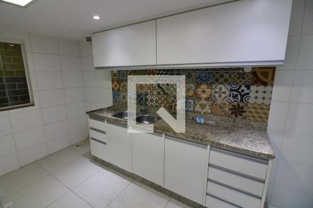 Casa de condomínio à venda com 220m², 4 quartos e 1 vaga Casa de condomínio à venda com 220m², 4 quartos e 1 vagaCozinha