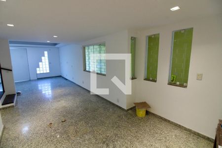 Casa de condomínio à venda com 220m², 4 quartos e 1 vaga Casa de condomínio à venda com 220m², 4 quartos e 1 vagaSala