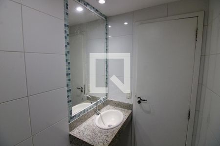 Casa de condomínio à venda com 220m², 4 quartos e 1 vaga Casa de condomínio à venda com 220m², 4 quartos e 1 vagaBanheiro Social 2