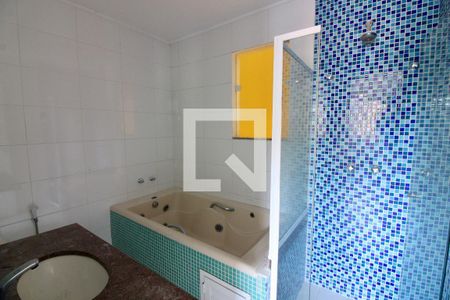 Casa de condomínio à venda com 220m², 4 quartos e 1 vaga Casa de condomínio à venda com 220m², 4 quartos e 1 vagaBanheiro da Suíte 1