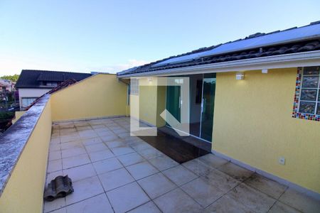 Casa de condomínio à venda com 220m², 4 quartos e 1 vaga Casa de condomínio à venda com 220m², 4 quartos e 1 vagaTerraço