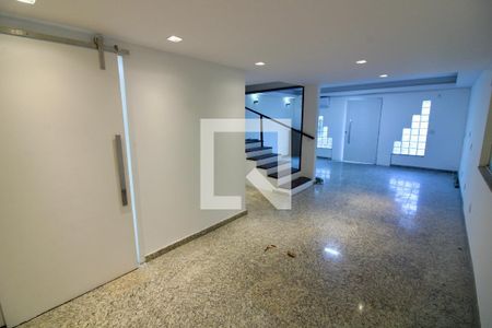 Casa de condomínio à venda com 220m², 4 quartos e 1 vaga Casa de condomínio à venda com 220m², 4 quartos e 1 vagaSala