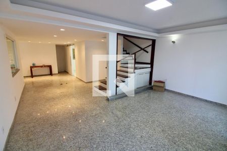 Casa de condomínio à venda com 220m², 4 quartos e 1 vaga Casa de condomínio à venda com 220m², 4 quartos e 1 vagaSala