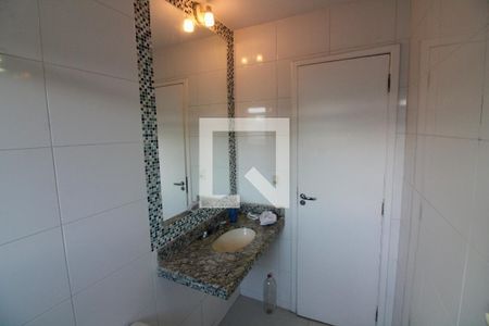 Casa de condomínio à venda com 220m², 4 quartos e 1 vaga Casa de condomínio à venda com 220m², 4 quartos e 1 vagaBanheiro Social 1