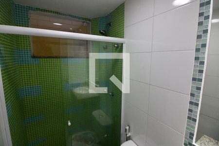 Casa de condomínio à venda com 220m², 4 quartos e 1 vaga Casa de condomínio à venda com 220m², 4 quartos e 1 vagaBanheiro Social 2