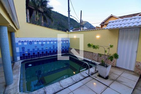 Casa de condomínio à venda com 220m², 4 quartos e 1 vaga Casa de condomínio à venda com 220m², 4 quartos e 1 vagaPiscina