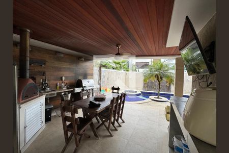 Casa de condomínio para alugar com 350m², 4 quartos e 5 vagasÁrea externa