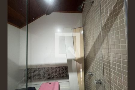 Casa de condomínio para alugar com 350m², 4 quartos e 5 vagasSótão - Banheiro
