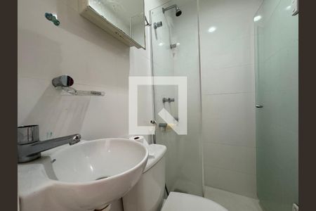 Casa de condomínio para alugar com 350m², 4 quartos e 5 vagasÁrea externa - Banheiro