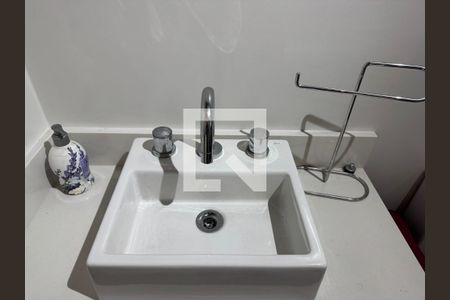 Casa de condomínio para alugar com 350m², 4 quartos e 5 vagasSótão - Banheiro