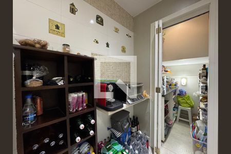 Casa de condomínio para alugar com 350m², 4 quartos e 5 vagasCozinha - Despensa