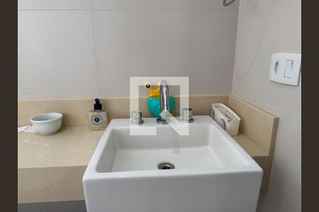 Casa de condomínio para alugar com 350m², 4 quartos e 5 vagasSuíte 3 - Banheiro