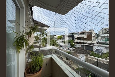 Casa de condomínio para alugar com 350m², 4 quartos e 5 vagasSuíte 4 - Varanda