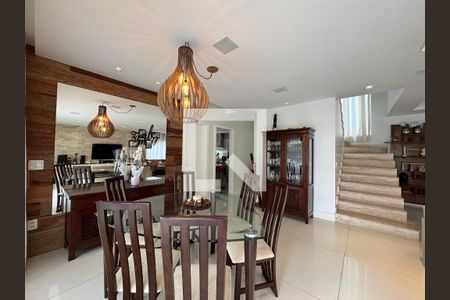 Casa de condomínio para alugar com 350m², 4 quartos e 5 vagasSala