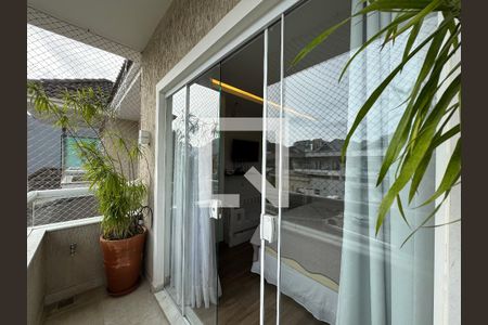 Casa de condomínio para alugar com 350m², 4 quartos e 5 vagasSuíte 1 - Varanda